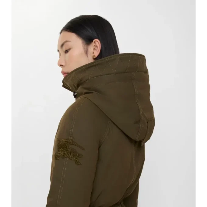 Parka de Gabardine con ribete de piel de oveja Parka de Gabardine con ribete de piel de oveja