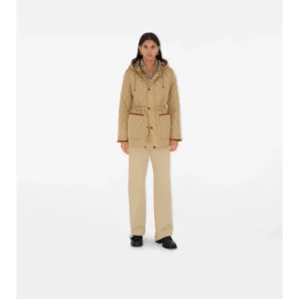 Parka de nailon acolchada Parka de nailon acolchada