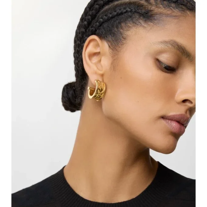 Pendientes de aro con estampado de cuadros grabado Pendientes de aro con estampado de cuadros grabado