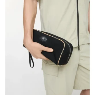 Pochette de voyage avec un ribet de carreaux grands