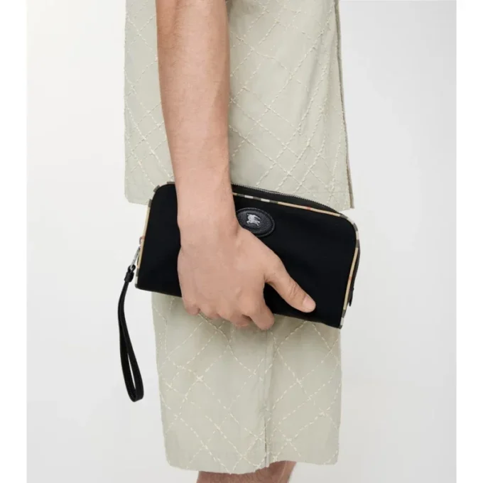 Pochette de voyage moyenne avec ribet à carreaux Pochette de voyage moyenne avec ribet à carreaux