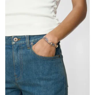 Pulsera con estampado de cuadros