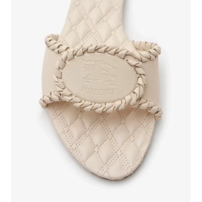 Sandalias de cuero con sello del caballero Sandalias de cuero con sello del caballero
