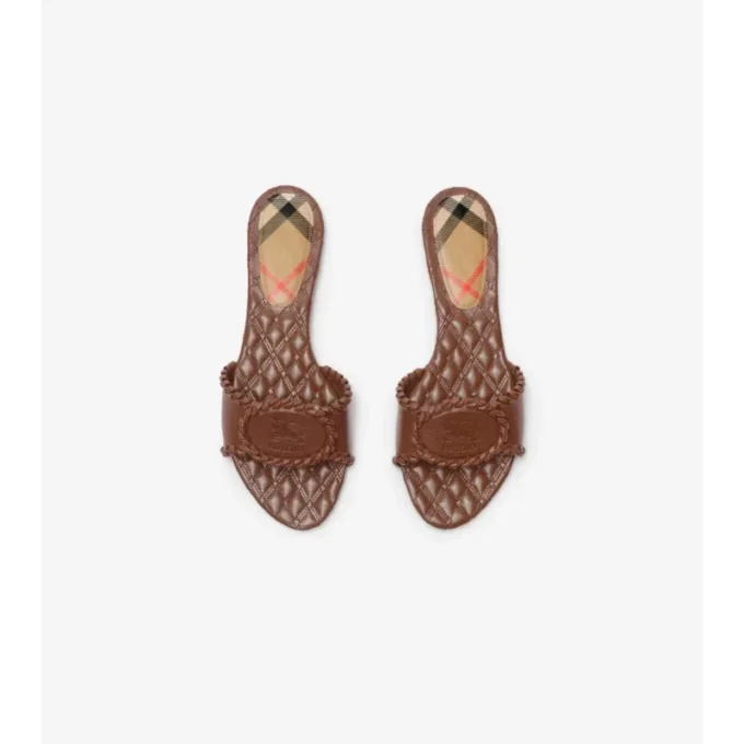 Sandalias de cuero con sello Knight Sandalias de cuero con sello Knight