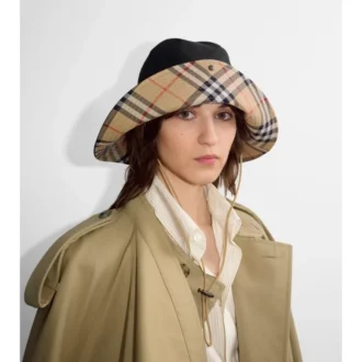 Sombrero de gabardina con ala a cuadros