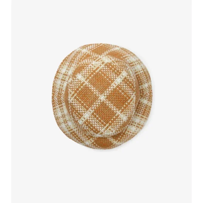 Sombrero tipo pescador con efecto rafia y sello del caballero