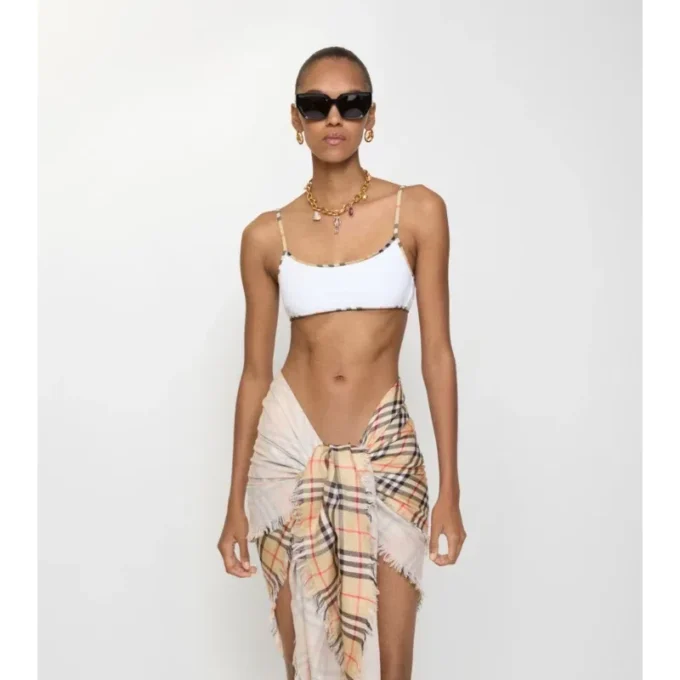 Top de bikini con ribete a cuadros Top de bikini con ribete a cuadros