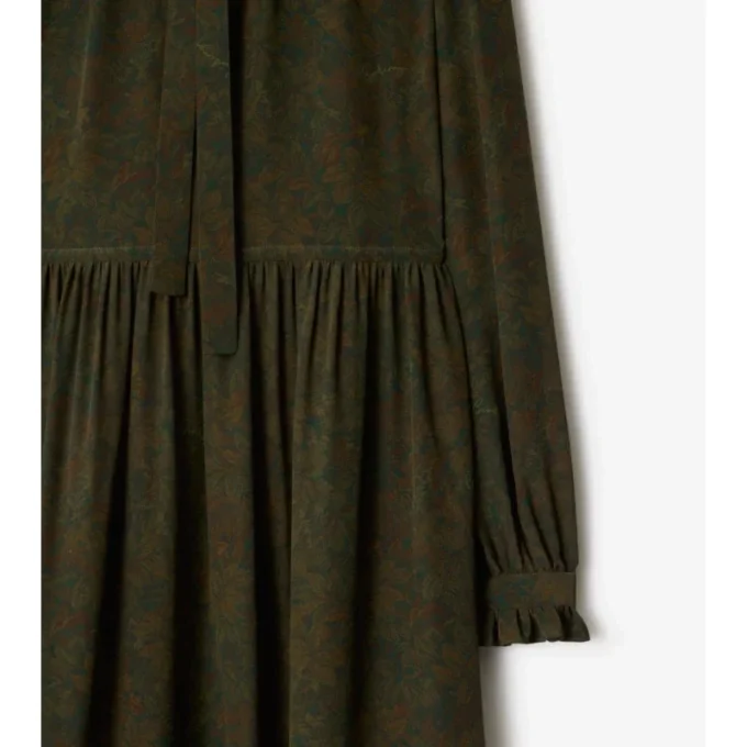 Vestido de seda con motivos vegetales