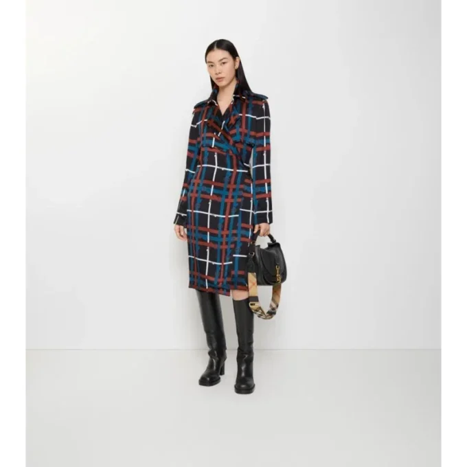 Vestido tipo gabardina de viscosa con estampado de cuadros y cinturón