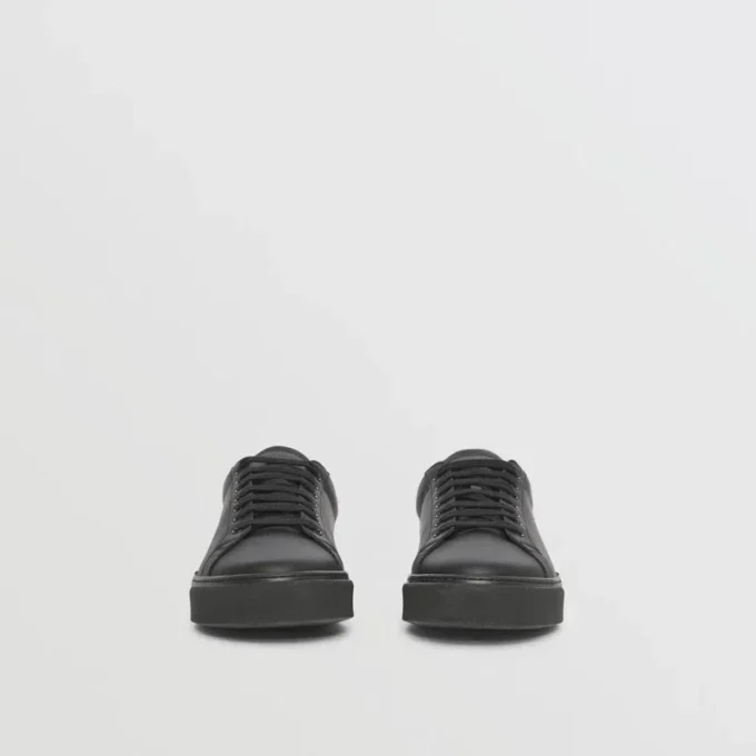Zapatillas de cuero con detalle de rayas Zapatillas de cuero con detalle de rayas