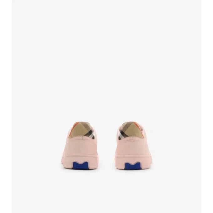 Zapatillas de piel y estampado de cuadros Zapatillas de piel y estampado de cuadros