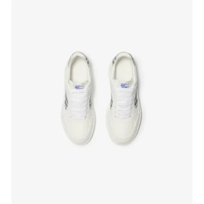 Zapatillas de piel y estampado de cuadros Zapatillas de piel y estampado de cuadros