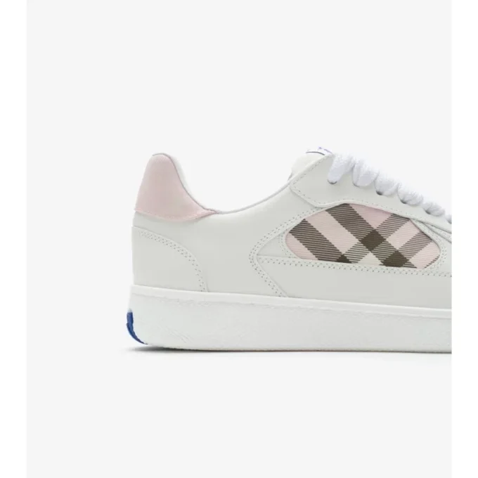 Zapatillas de piel y estampado de cuadros Zapatillas de piel y estampado de cuadros