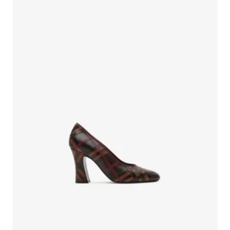 Zapatos de salón con adornos de cuero y estampado de cuadros